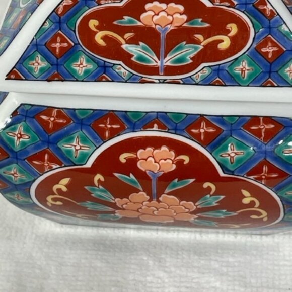 Arita Imari porcelain trinket box. - Picture 4 of 7